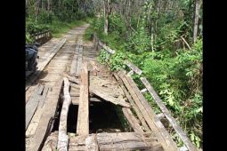 Warga Hauwai harapkan jembatan mereka segera diperbaiki