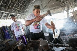 Relawan "Kiai Muda Dukung Ganjar" latih warga Tuban kembangkan usaha di desa