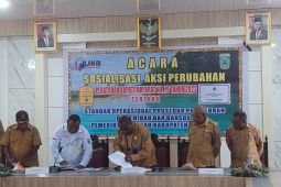 Pemkab Maybrat salurkan hibah dan bansos senilai Rp17 miliar
