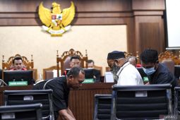 KPK perpanjang penahanan tersangka pengacara Lukas Enembe