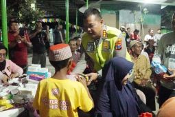 Polisi Sidoarjo bakti sosial kemerdekaan wilayah pesisir