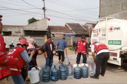 PMI salurkan 5.000 liter air bersih untuk warga dua kampung di Kota Sukabumi