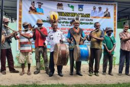 Wabub Wondama ajak masyarakat adat dukung program pemerintah