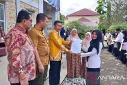 Sekdakab Abdya serahkan surat keputusan PPPK bagi 147 guru honorer