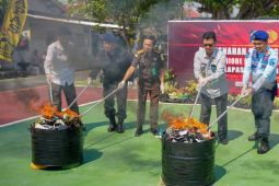 Lapas I Madiun musnahkan barang bukti hasil razia Februari-Juli 2023