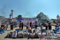 Bea Cukai Surakarta musnahkan ratusan ribu batang rokok tanpa cukai