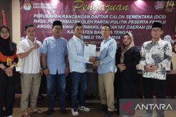 KPU Bangka Tengah lakukan pencermatan berkas administrasi bacaleg