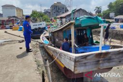 Polisi Bangka Barat patroli dialogis dengan sasaran nelayan
