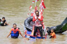 Lomba rakit memeriahkan HUT RI ke-78 di Binjai