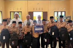 Karyawan XL Axiata santuni yatim dan dhuafa di Meulaboh