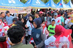 Pemprov Kaltim bagikan 1.200 bendera merah putih kepada masyarakat