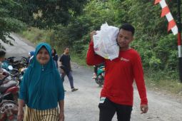 Adaro shares happiness with pre-prosperous families in Kotabaru