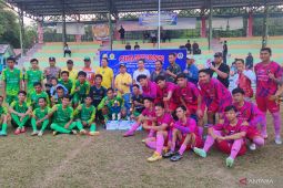 Duta Putra FC juara satu turnamen sepak bola Piala PT EBL