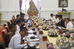 Jokowi sebut perlu sistem kerja hibrida kurangi polusi Jabodetabek