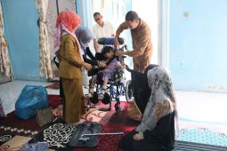 Pemkab Aceh Selatan salurkan bantuan kepada PPKS