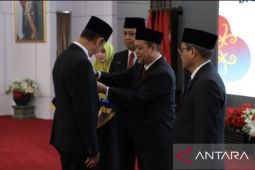 397 PNS Kaltim terima Satya Lencana Karya Satya