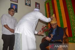 FOTO - Peusijuk Dirut LKBN Antara di Aceh