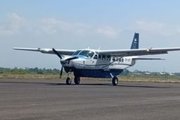 Pesawat Fly Jaya mendarat perdana di Bandara Notohadigoro