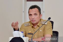 Wali Kota Sabang dan Forkopimda kibarkan bendera  di dasar laut