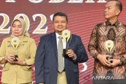 Pemkab Tapsel raih penghargaan predikat informatif