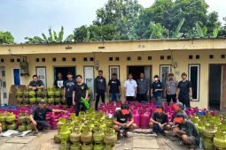 Polisi ungkap kasus oplos gas elpiji subsidi ke non subsidi