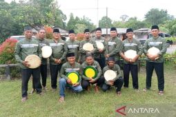 PT Timah berikan bantuan kepada kelompok Hadroh Desa Padang