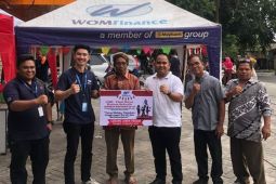 Semarak Kemerdekaan RI, WOM Finance donasikan tempat sampah