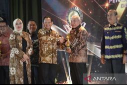 Gubernur Kaltim kembali raih  Upakarya Wanua Nugraha
