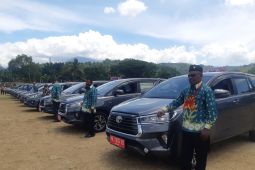 Pemkot Jayapura peringati HUT RI dengan menyerahkan kendaraan ke ondoafi