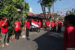 Kenakan baju tradisional, warga keturunan Tionghoa upacara di Surabaya