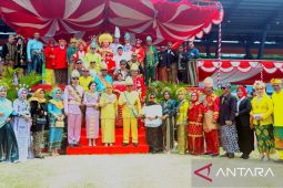 Jajaran Pemkot Gorontalo kenakan pakaian adat pada HUT RI