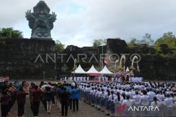 Garuda Wisnu Kencana ajak pengunjung jajal permainan khas HUT RI