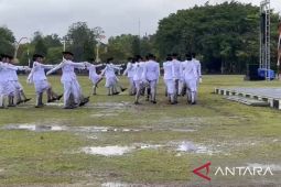 Paskibraka Bali jalankan tugas pada upacara HUT ke-78 RI di tengah hujan