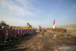 Upacara Kemerdekaan Indonesia di TPA sampah Jabon