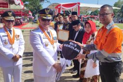 PT AGM serahkan bus sekolah