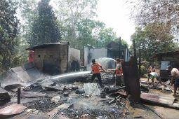 Satu rumah warga di Halong ludes terbakar