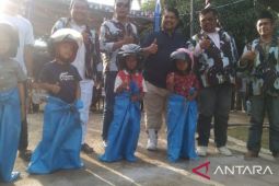 Lomba balap karung anak meriahkan HUT RI di Desa Batu Gajah Palas