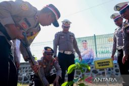 Polres Situbondo tanam seribu bibit pohon kembalikan fungsi lahan