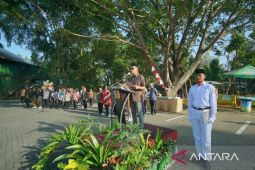 Royal Safari Garden gelar upacara bendera HUT RI libatkan pengunjung