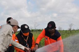 PMI Kalbar turunkan relawan padamkan Karhutla