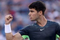 Carlos Alcaraz melaju ke semifinal untuk pertahankan gelar di Buenos Aires