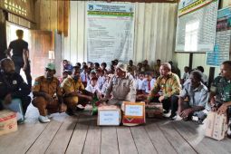 Hendrik Mambor: PUPR Papua Barat survei buka jalan ke Oyaa