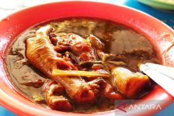 Merasakan nikmatnya ceker pedas "Lapindho" ala Mbak Nik