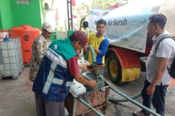 Jasa Tirta I salurkan air bersih ke warga Lamongan dan Ngawi