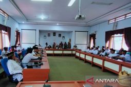 Ratusan perangkat adat Rejang Lebong tuntut kenaikan honor