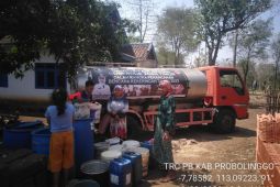 BPBD Probolinggo bagikan air bersih ke beberapa desa kekeringan
