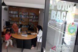 Membaca Buku di Rumah Sakit