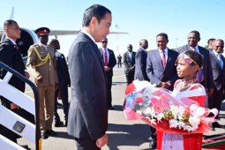 Presiden Jokowi tiba di Kenya