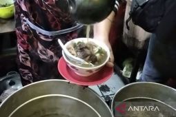 Soto kerbau dan lentog makanan khas Kudus