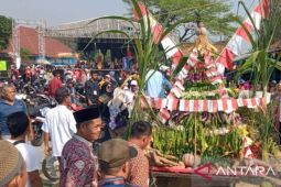 Warga Karangmulya Bekasi gelar acara hajat bumi di Situ Abidin